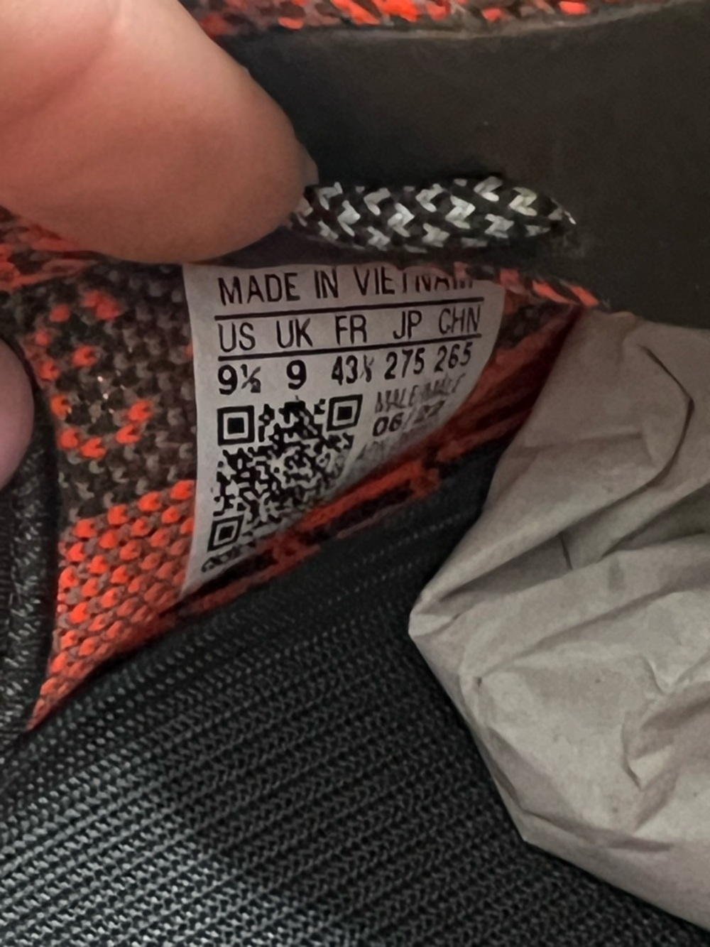 adidas Yeezy Boost 350 V2 - Carbon Beluga- Size Men’s 9.5 - Picture 5 of 7